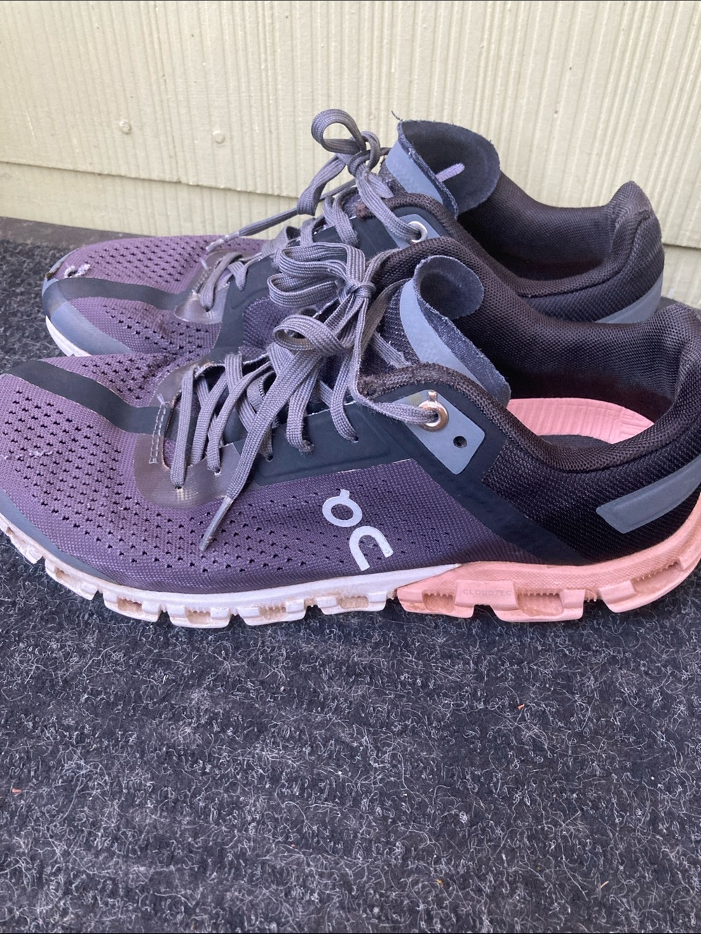 On Running Women's Athletic Shoes Gray & pink 8 rock rose